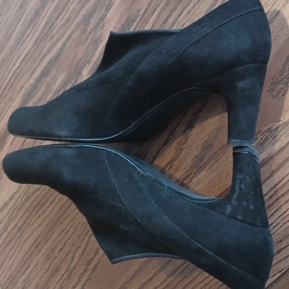 Stuart Weitzman black suede slip on bootie buckle 8 M - Picture 5 of 10